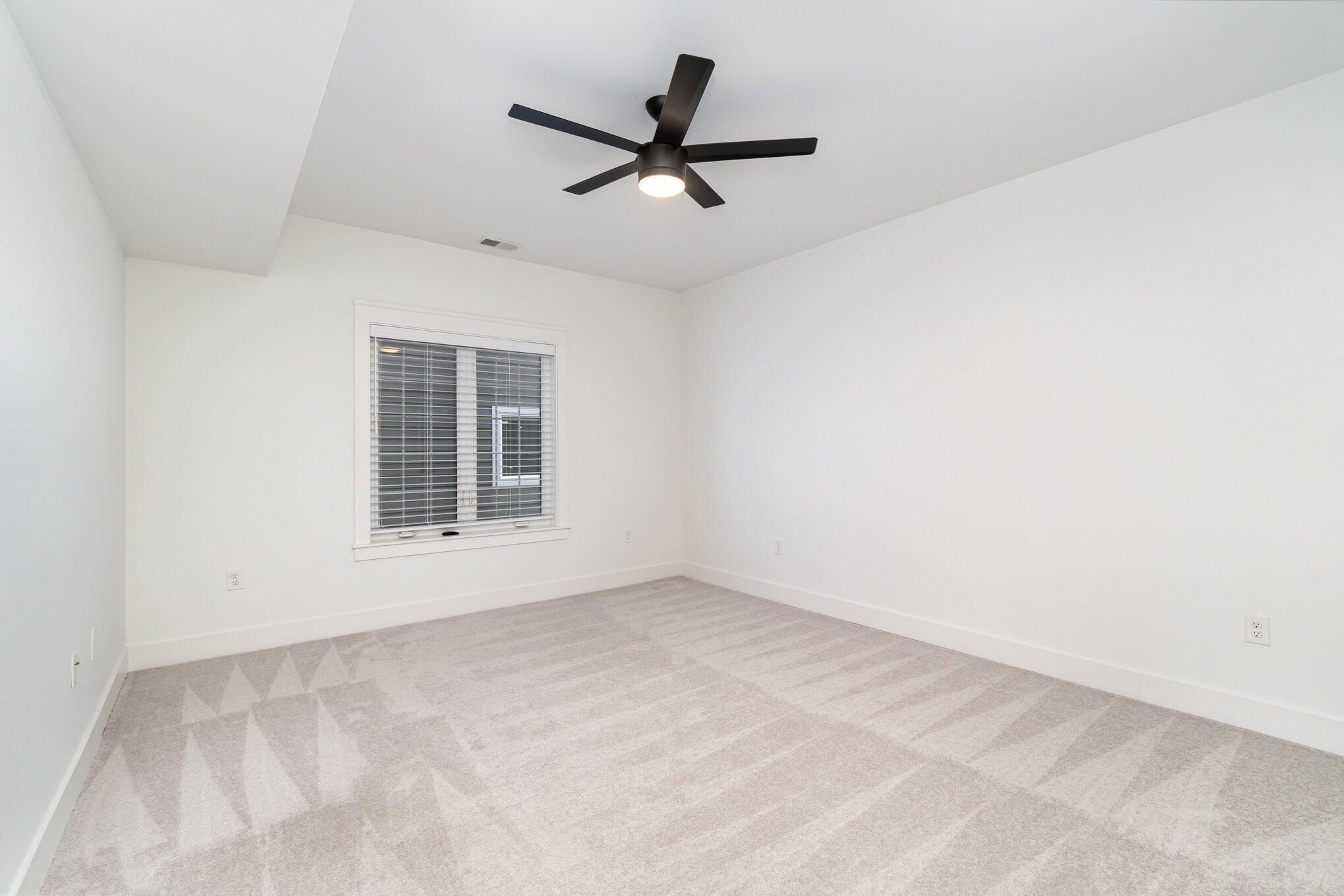 605 Manhattan Boulevard Unit 202. Dayton, KY 41074