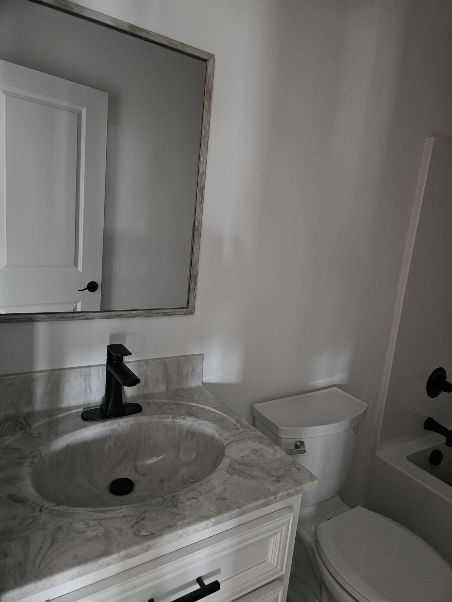 69 Queens Drive. East Bernstadt, KY 40729