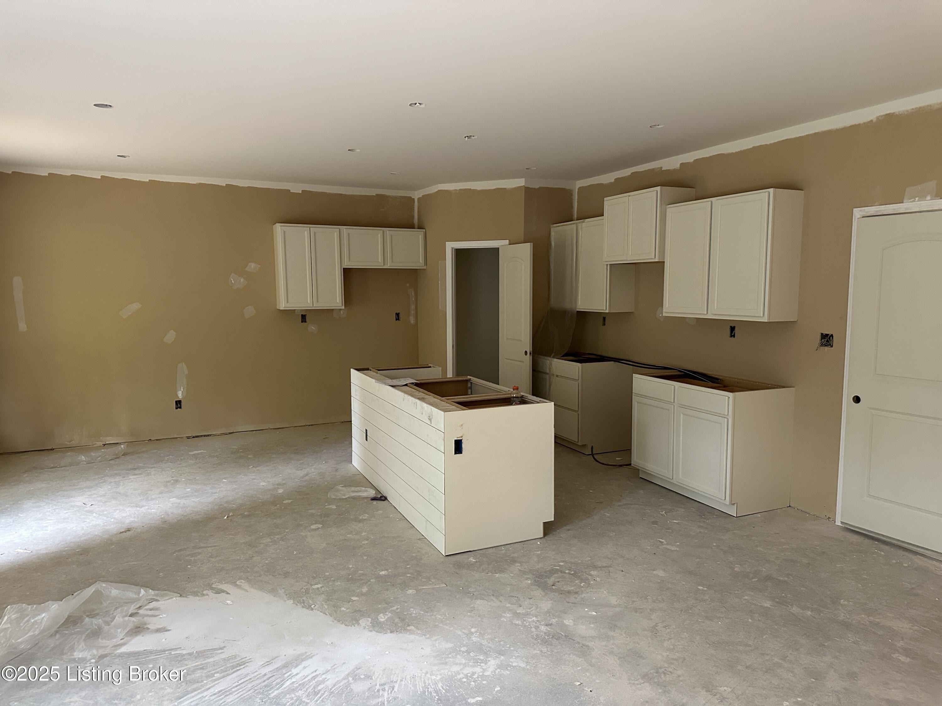 11708 Parkview Point. Louisville, KY 40229