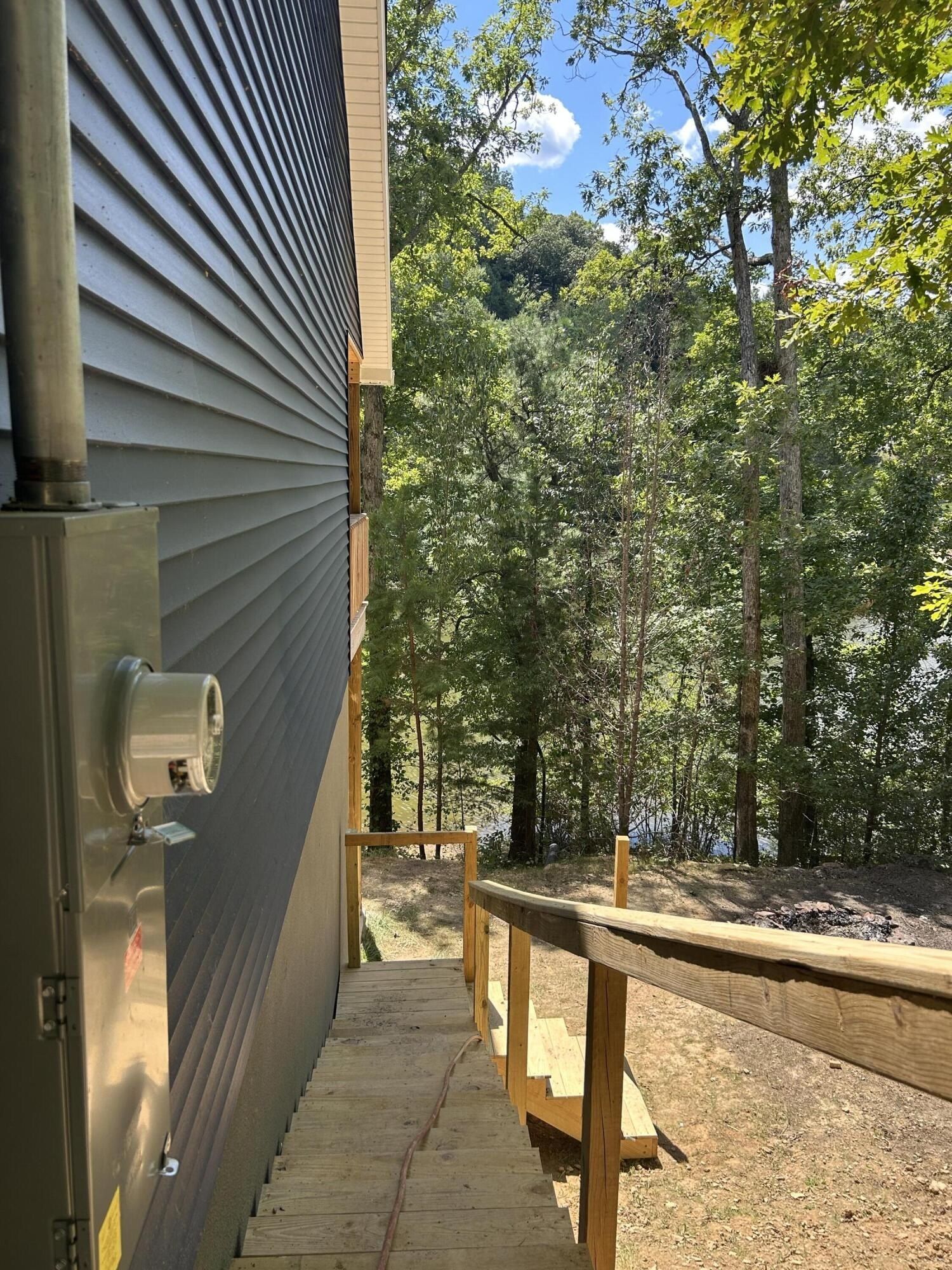 77 Grayson Lane. London, KY 40741