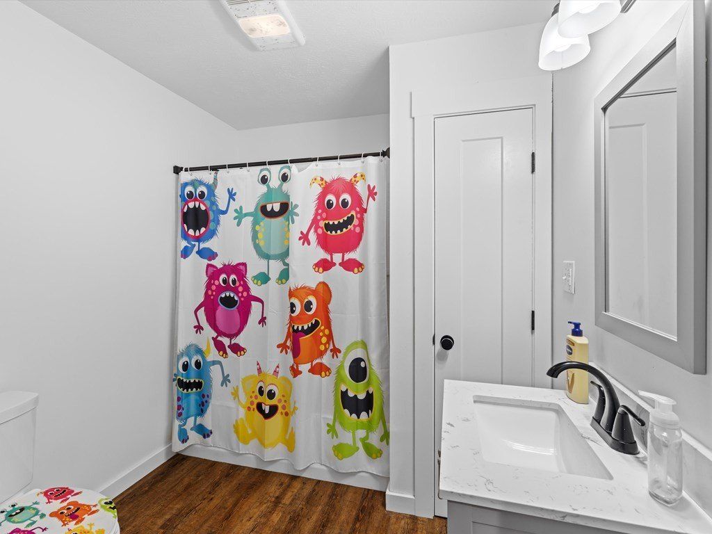 1555  Roscoe Veazey. Manitou, KY 42436