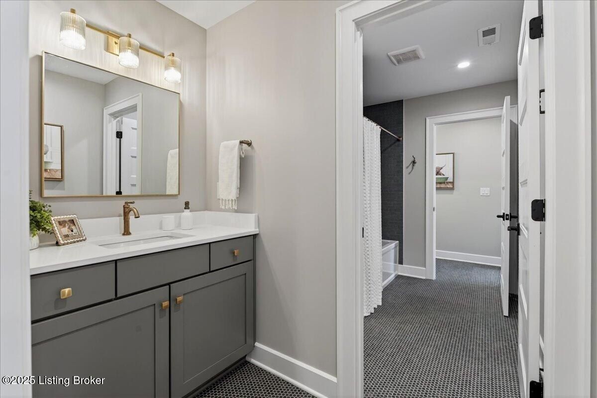 7203 Sunset Ln. Crestwood, KY 40014