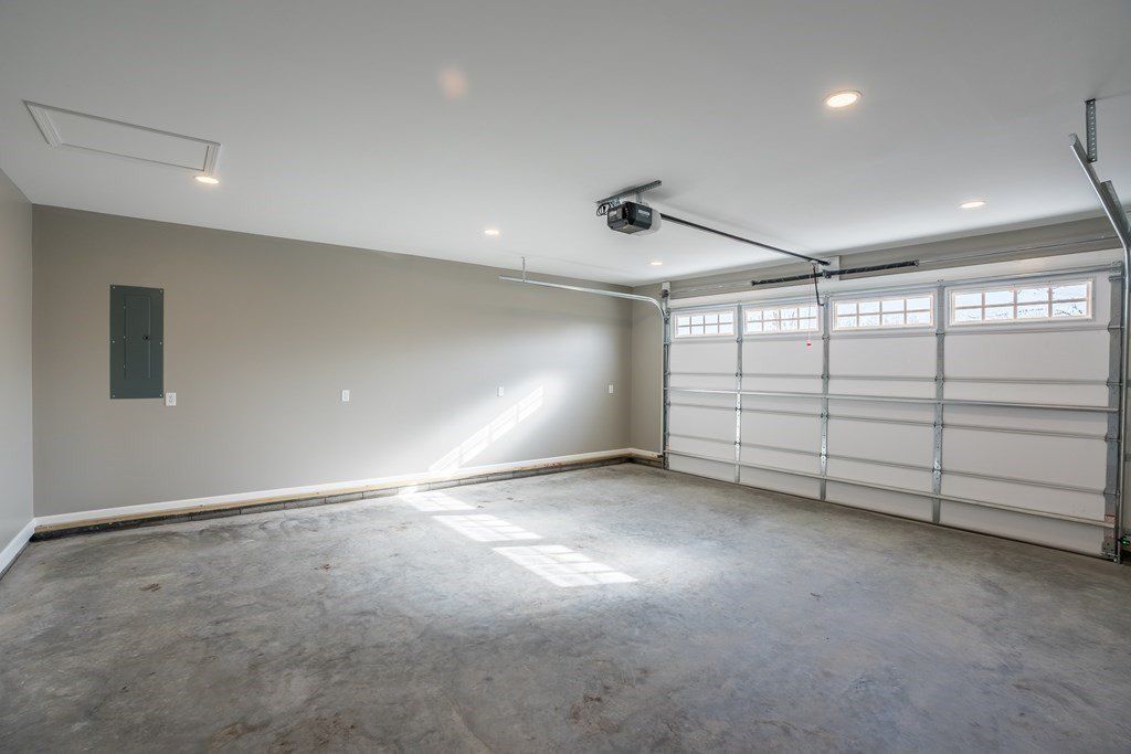 7195 Old Madisonville Rd. Hopkinsville, KY 42240