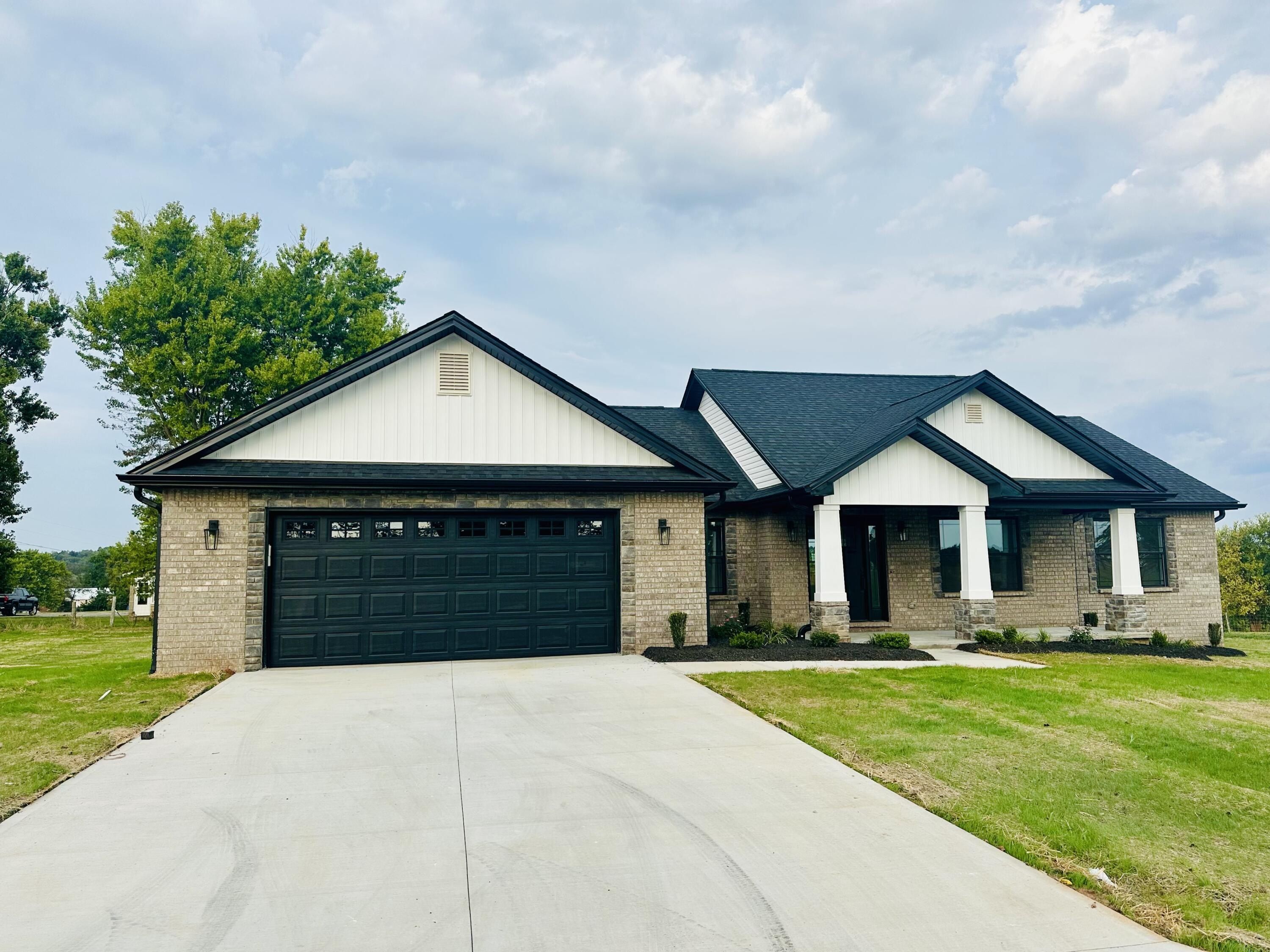 127 Carriage Court. Somerset, KY 42503