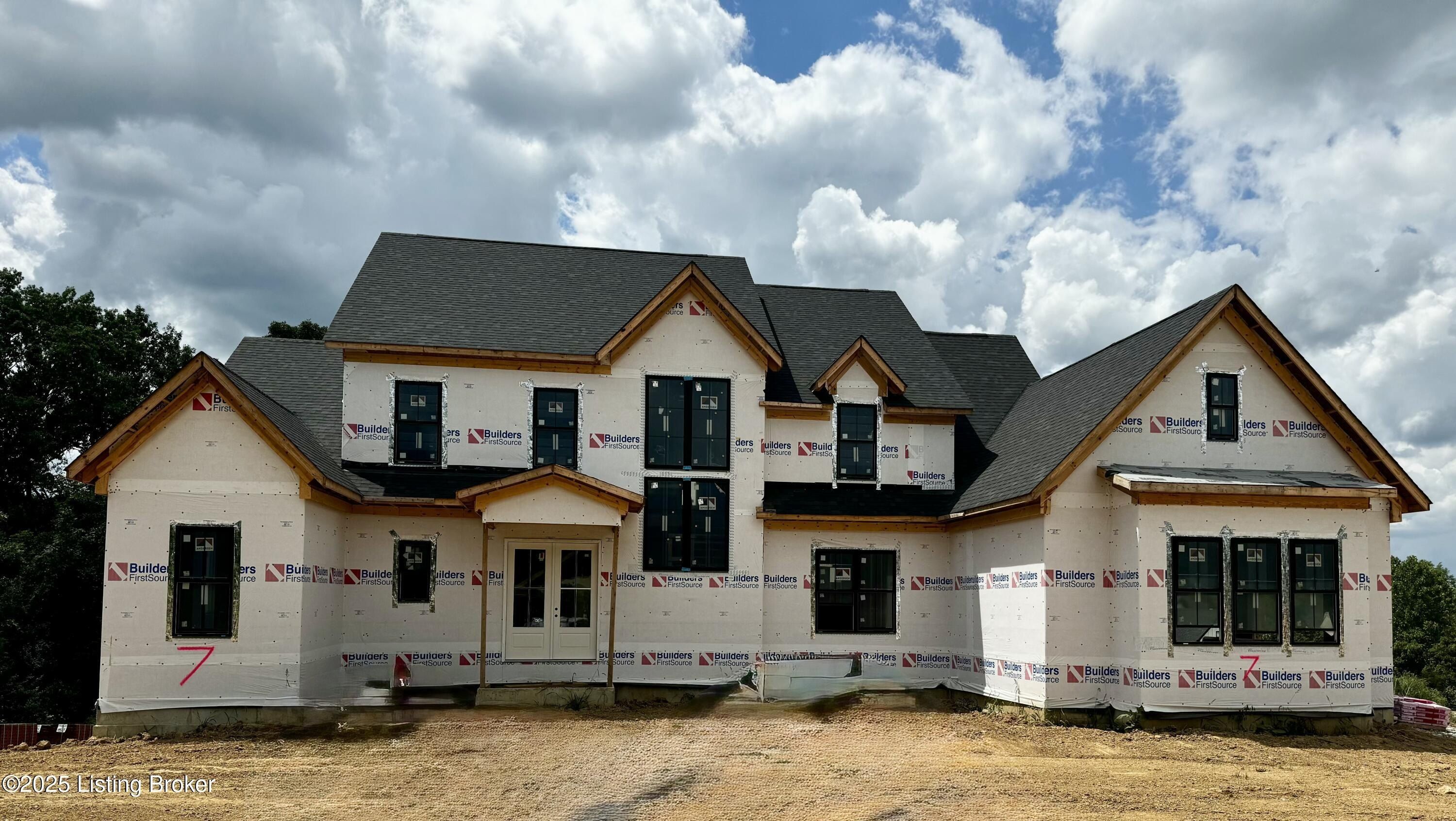 5510 Farmhouse Dr. Crestwood, KY 40014