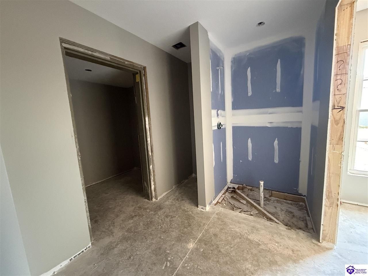 15 Paislynne Court. Brandenburg, KY 40108