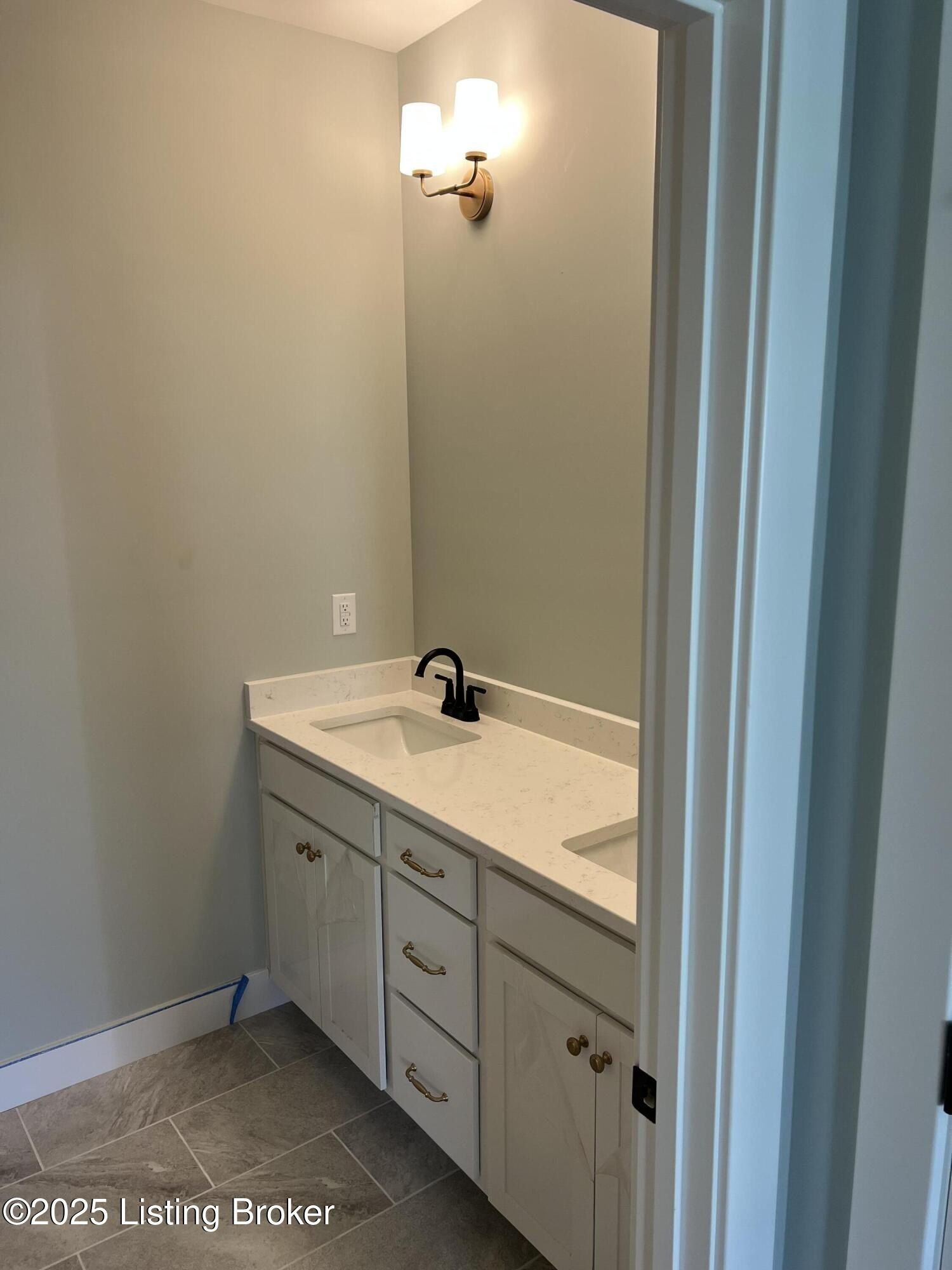 8220 Cedar Crest Ln. Louisville, KY 40291