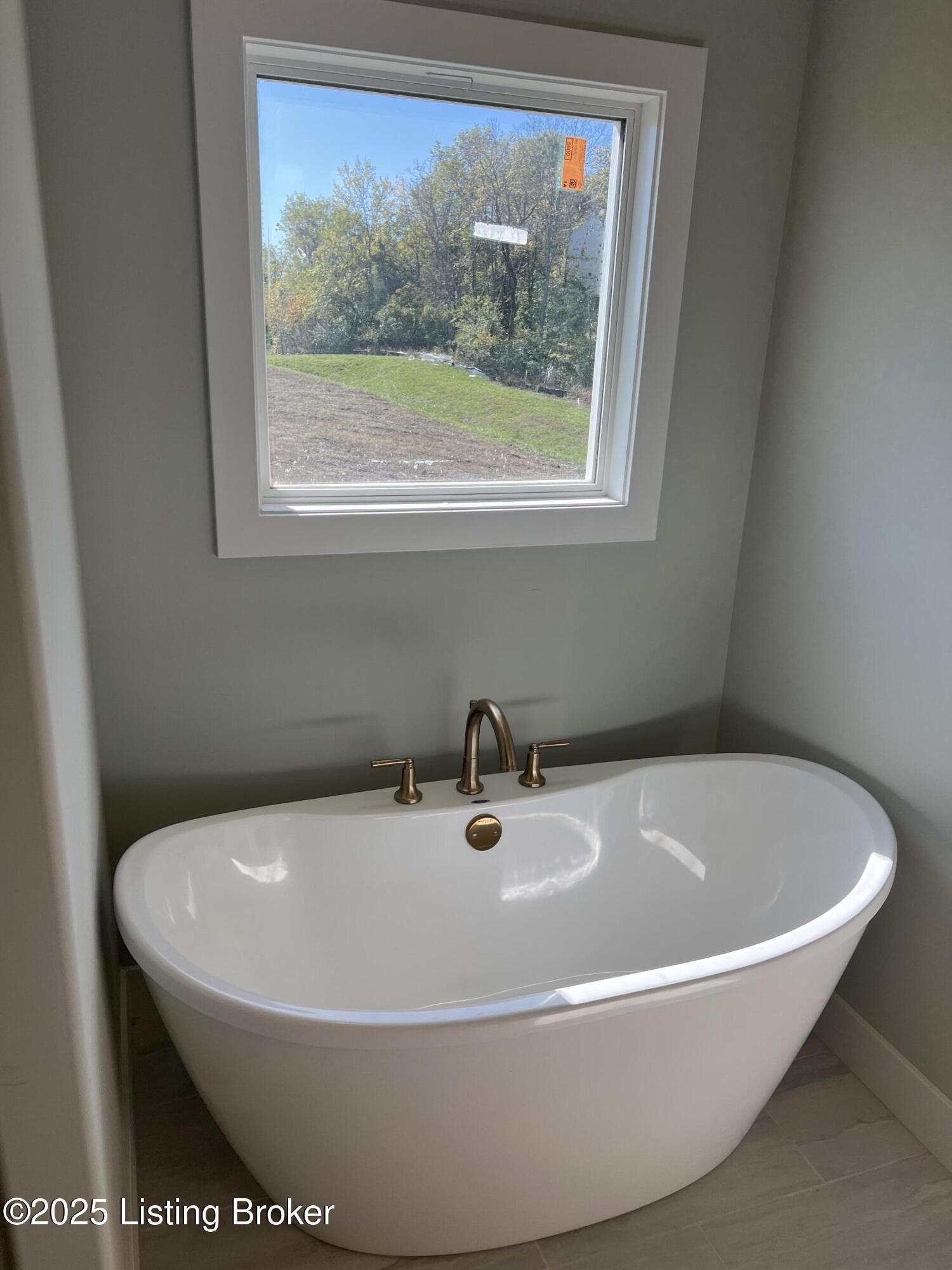 17906 Shakes Creek Dr. Fisherville, KY 40023