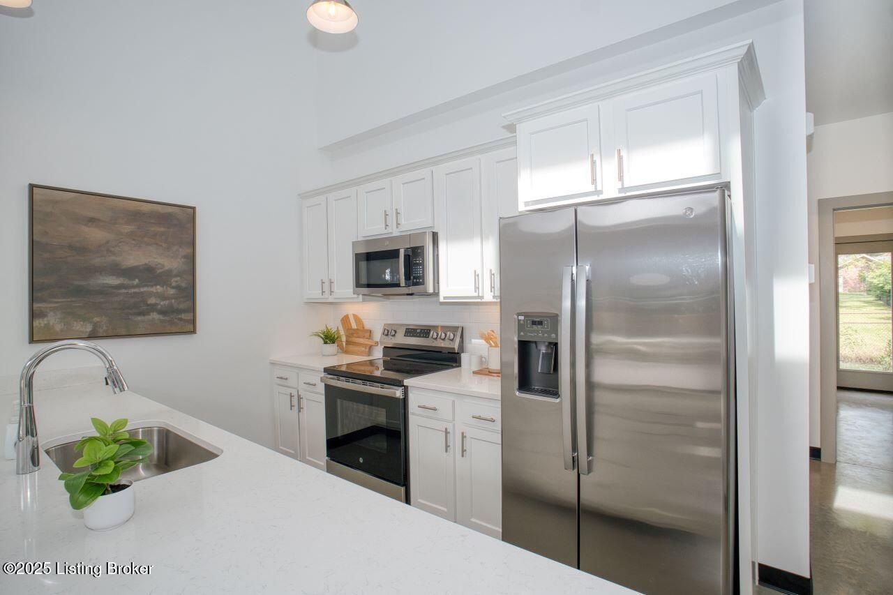 613 Burnett Farm Ln. Louisville, KY 40243