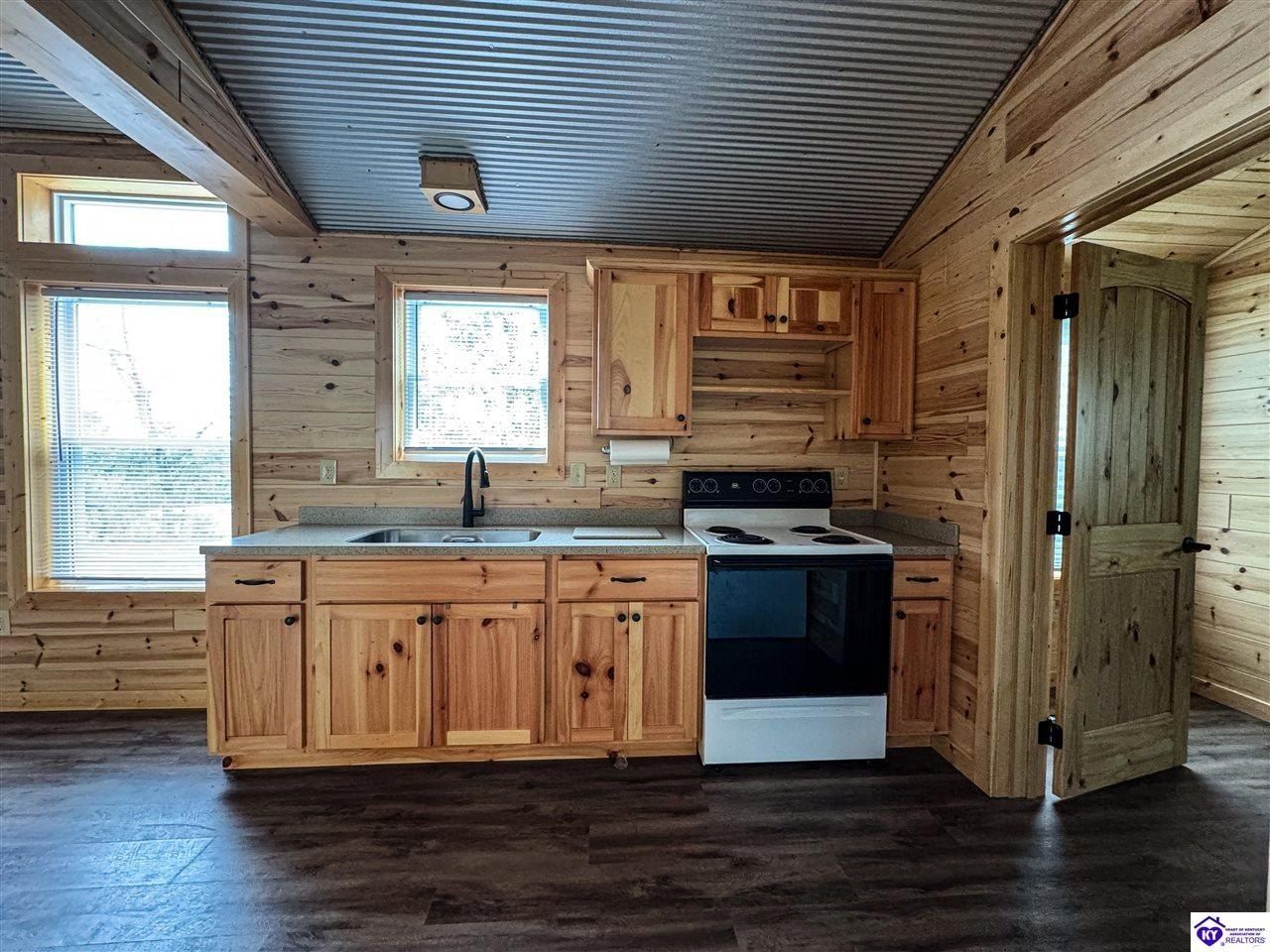 3238 Cave Hill Road. Munfordville, KY 42765