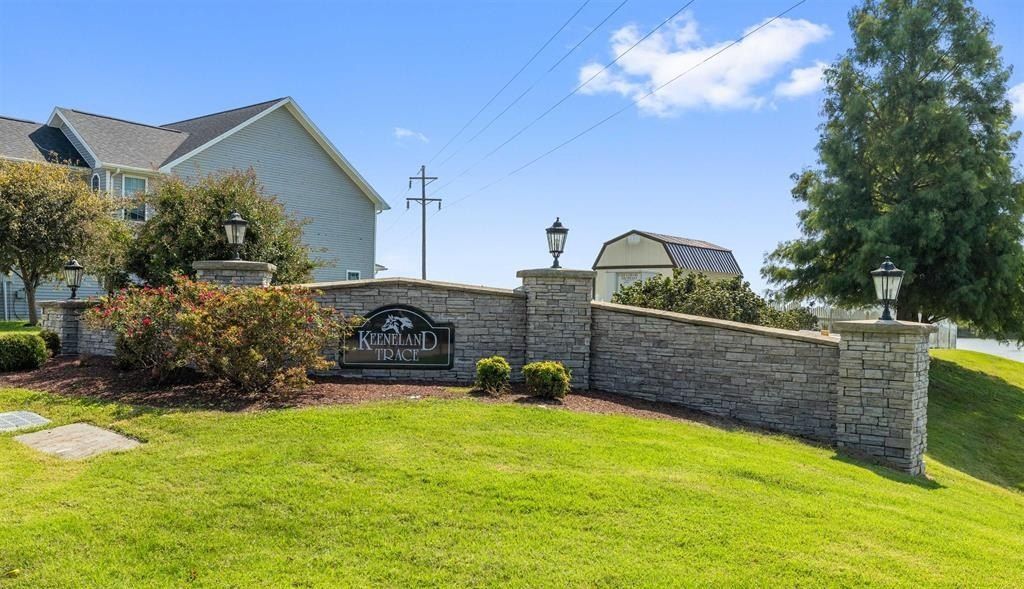 2463 Winning Colors Way. Owensboro, KY 42301