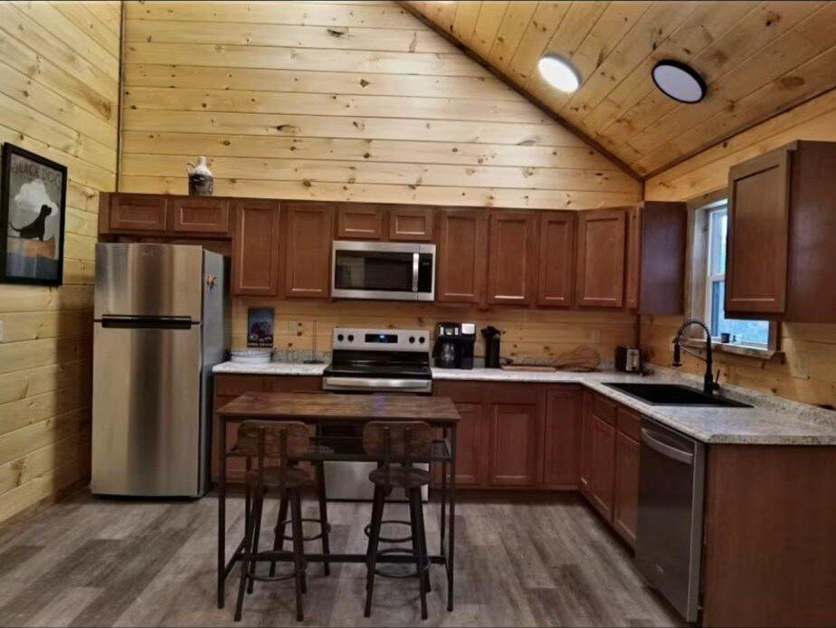 436 Ashland Cp Lp. Zoe, KY 41397