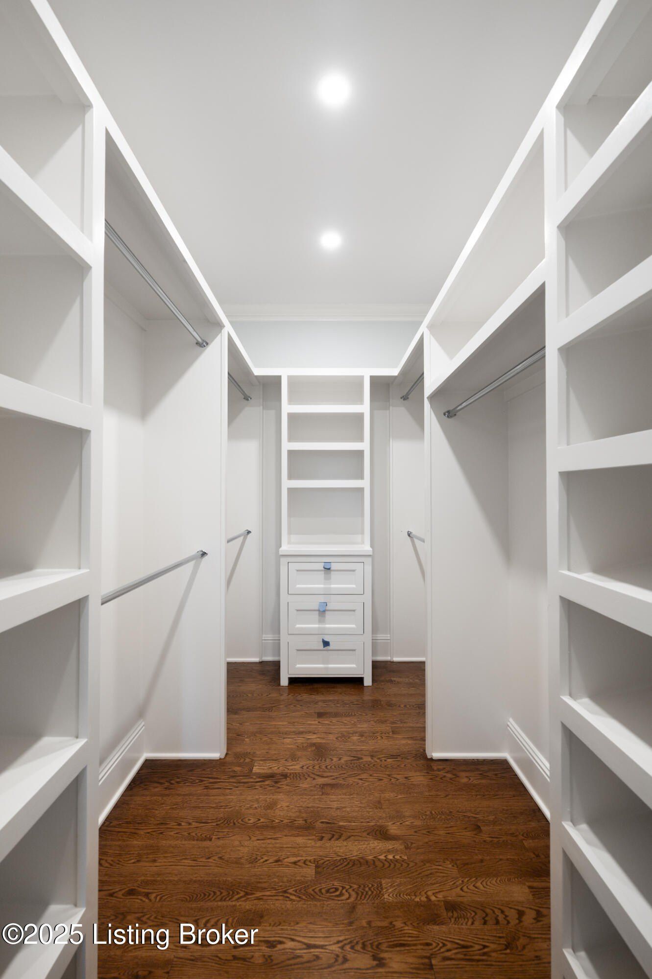 401 Stonehaven Commons Ct. Louisville, KY 40207