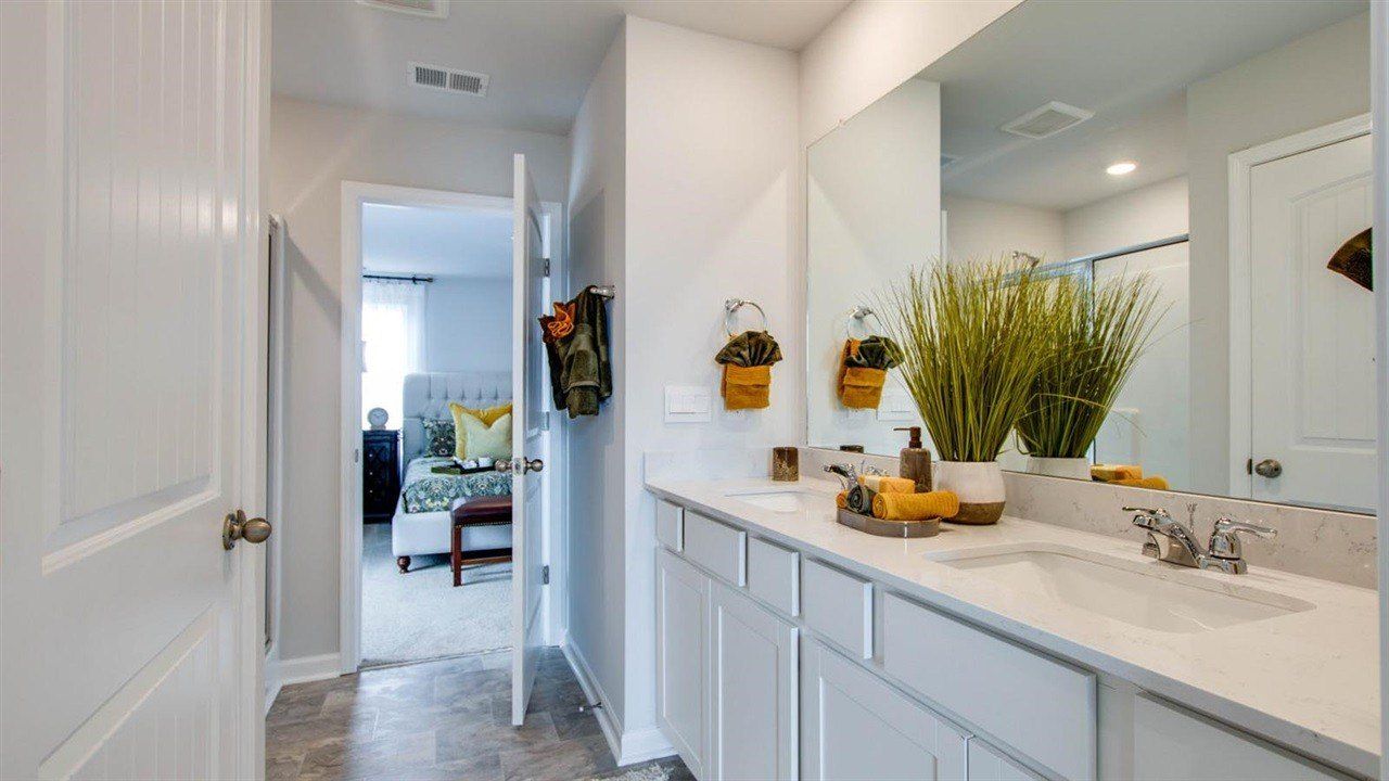 8941 Round Bale Avenue. Bowling Green, KY 42104