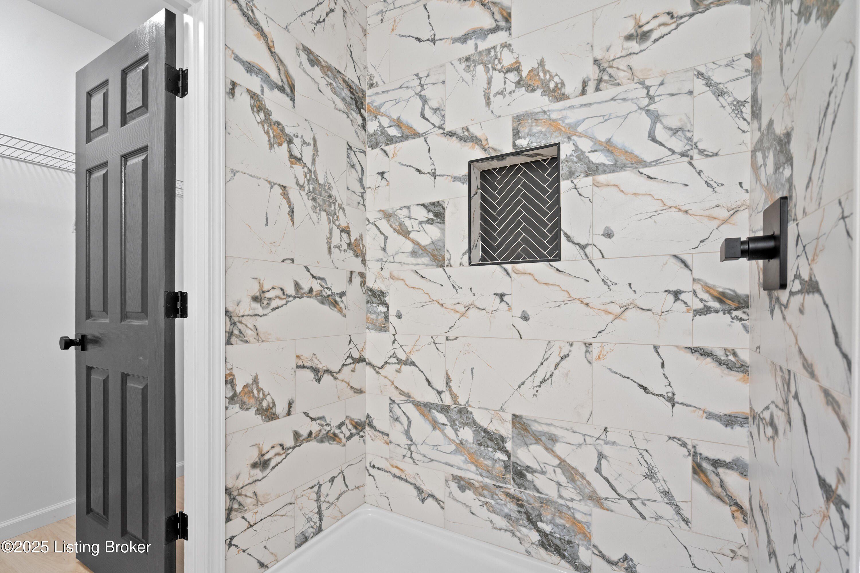 6713 Memory Ln. Louisville, KY 40258