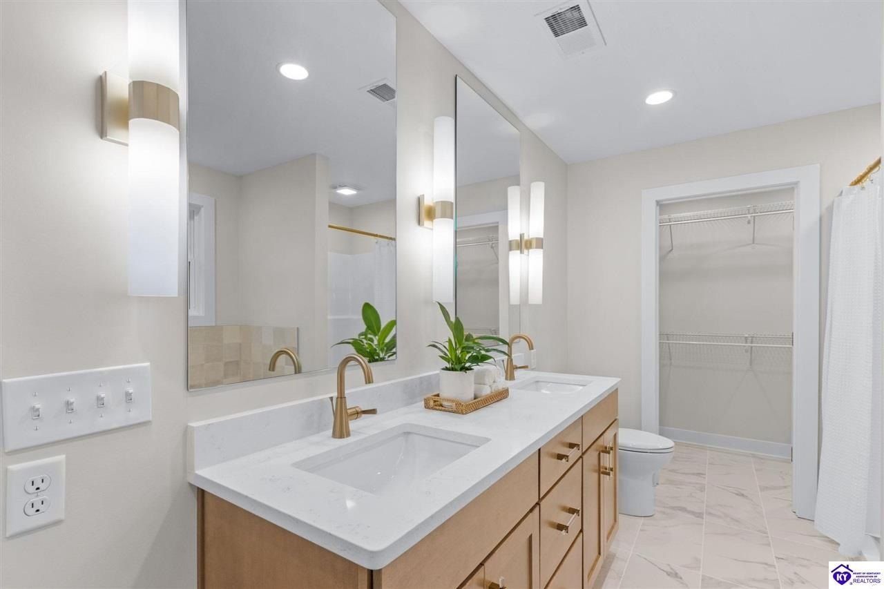 116 Brookhaven Drive. Vine Grove, KY 40175