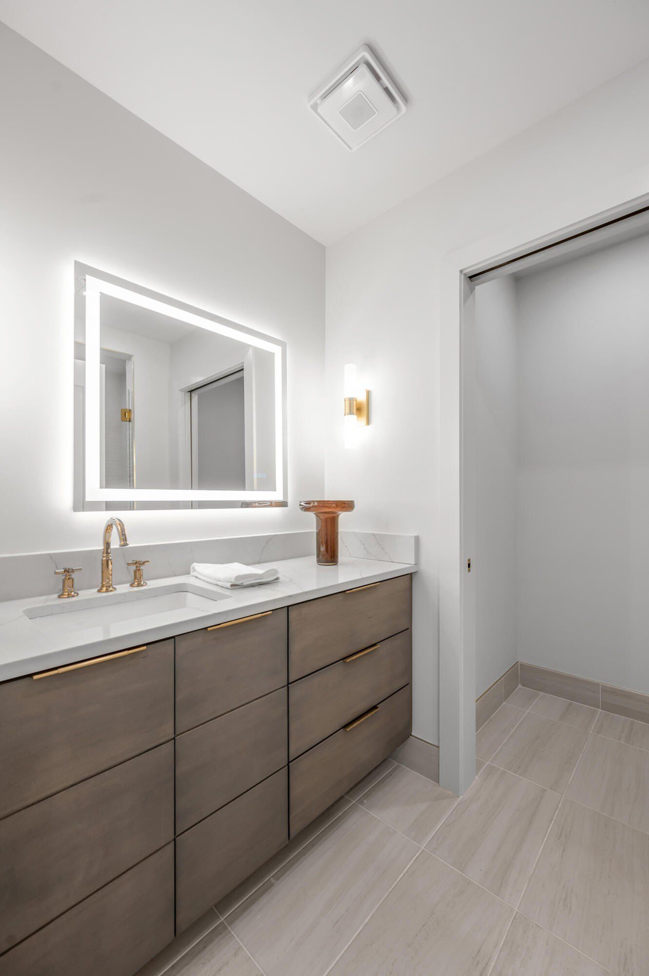 106 W Vine Unit 705. Lexington, KY 40507