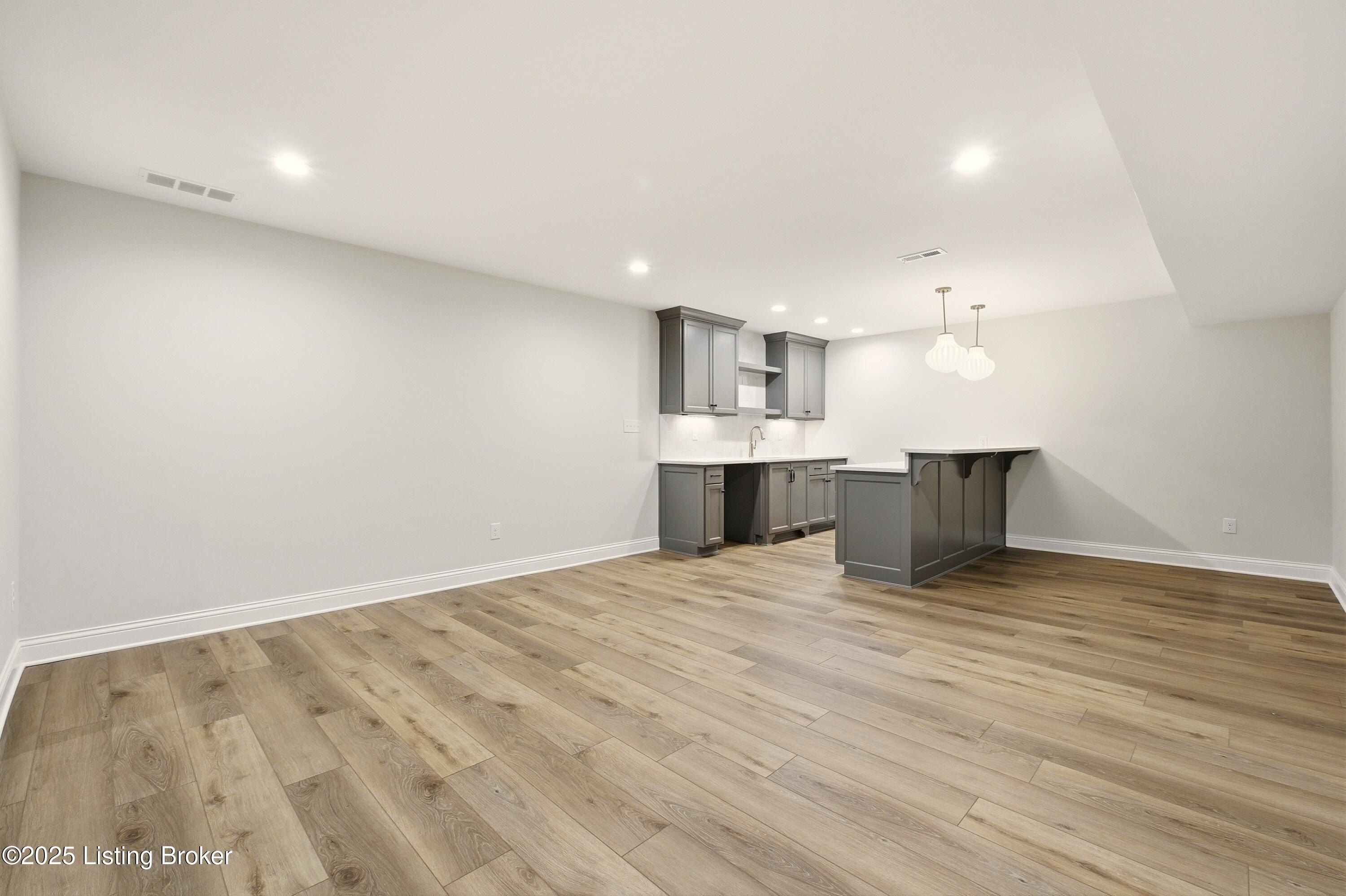 4011 Thomas Farm Dr. Louisville, KY 40299