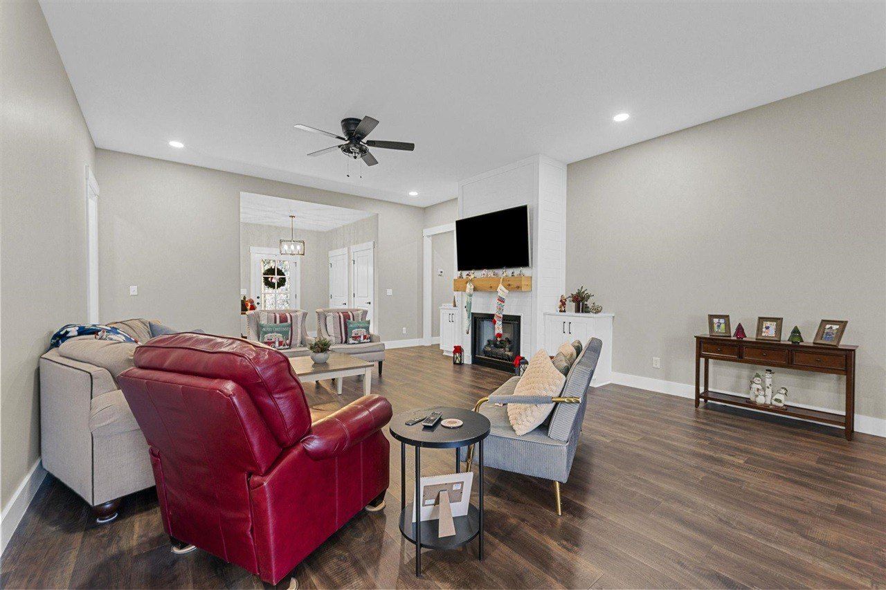 2562 Carter Farm Road. Bowling Green, KY 42103