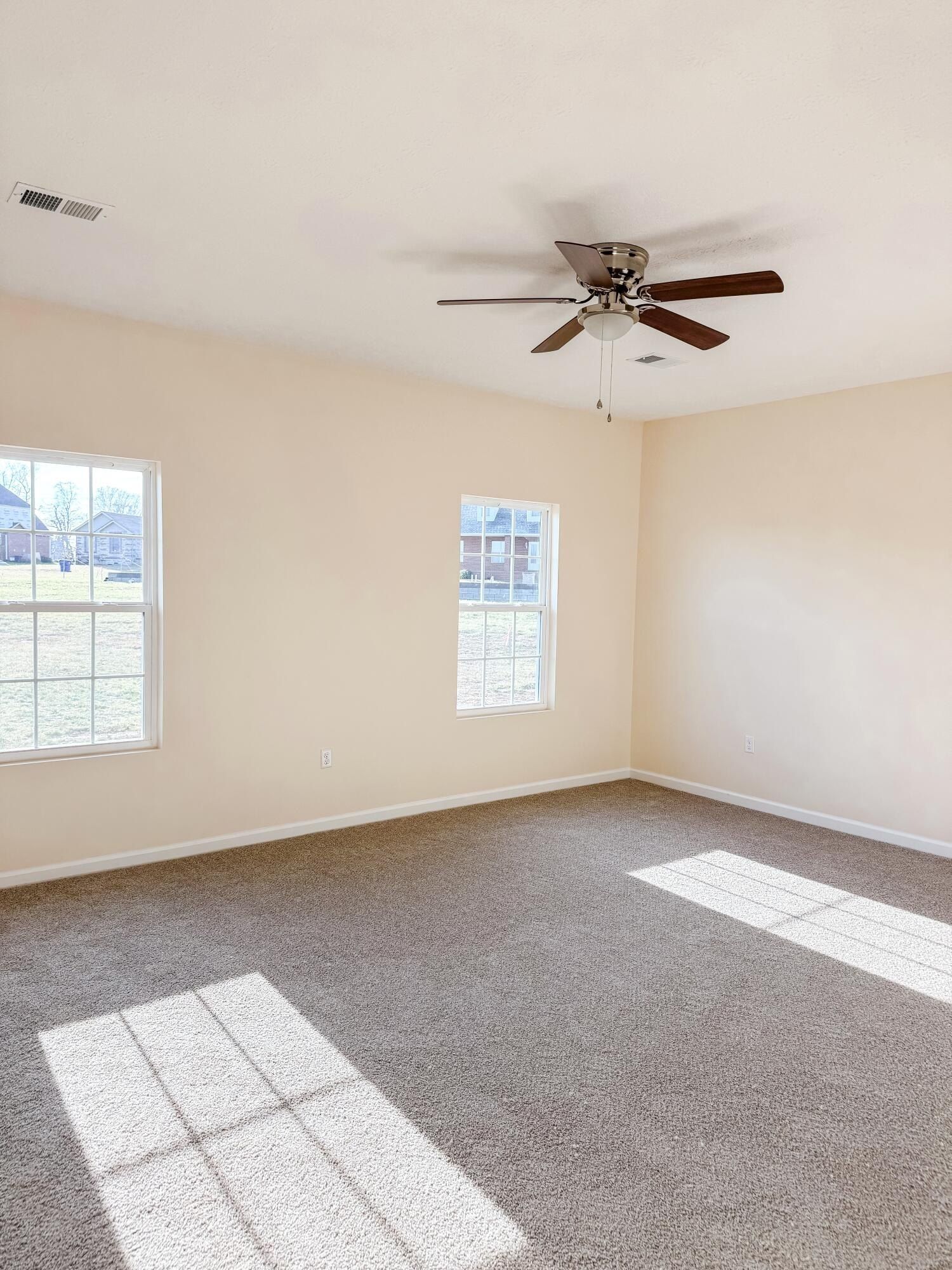 533 Knoll Lane. Nancy, KY 42544