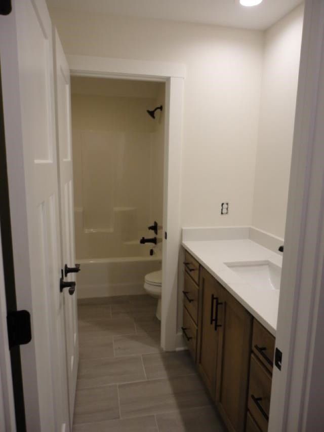 3268 Richfield Drive. Bowling Green, KY 42101