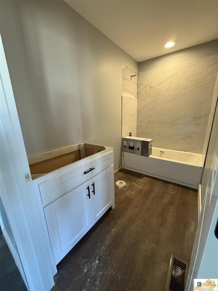 41 Payton Hollow Road. Cub Run, KY 42729