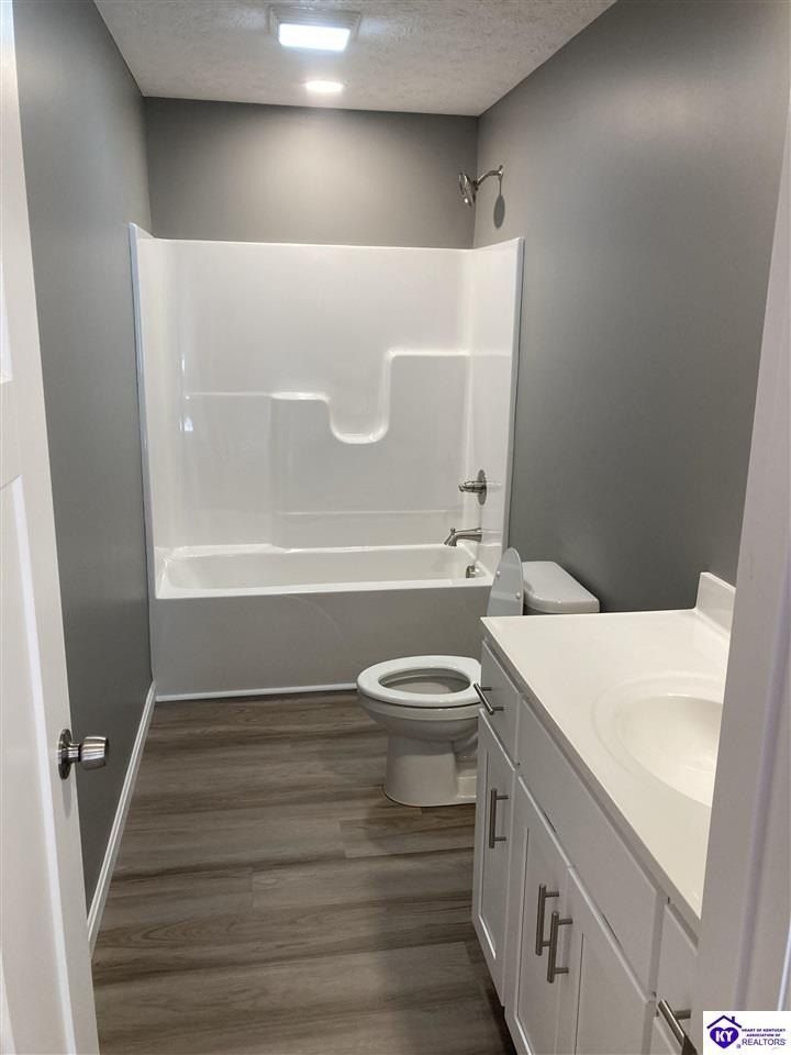 573 Roy Road. Eastview, KY 42732