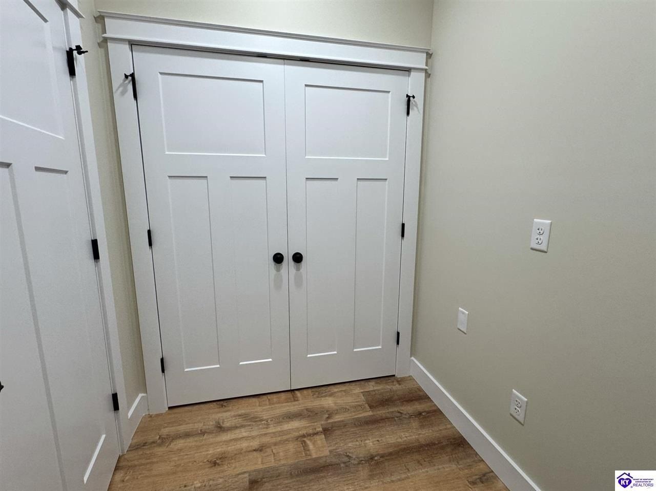 57 Malvern Court. Brandenburg, KY 40108