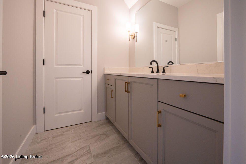 2716 Adenmore Ct. Prospect, KY 40059