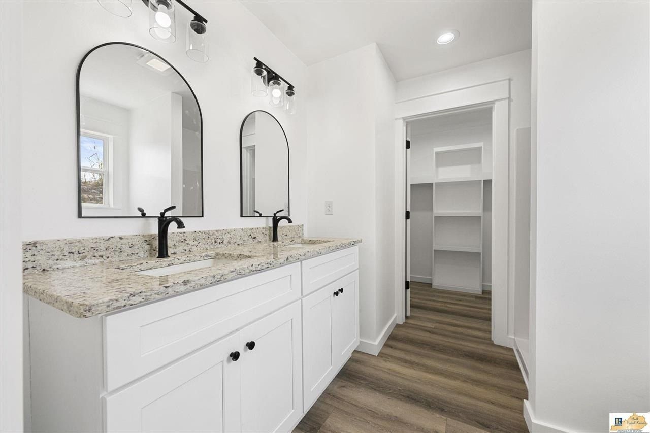 205 Ashkirk Lane. Glasgow, KY 42141