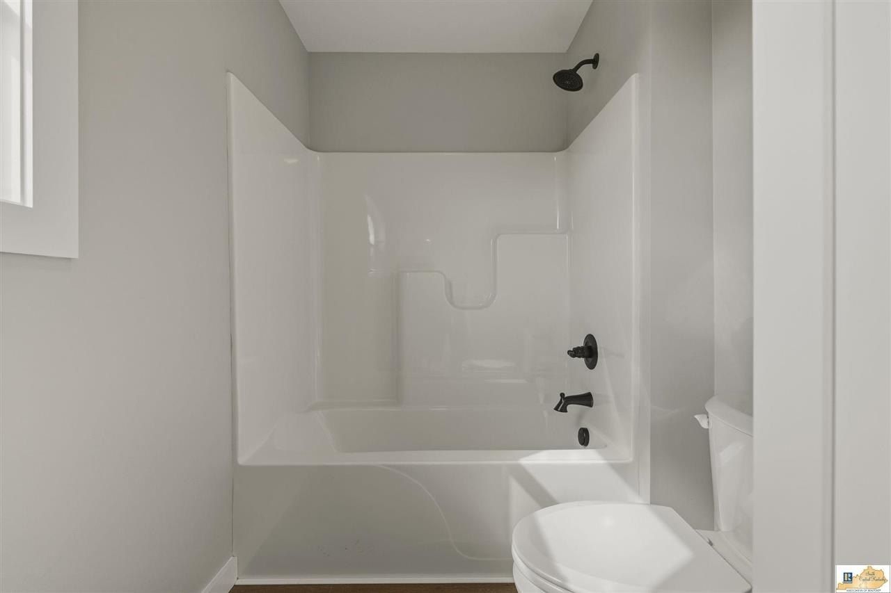 110 Ashkirk Lane. Glasgow, KY 42141