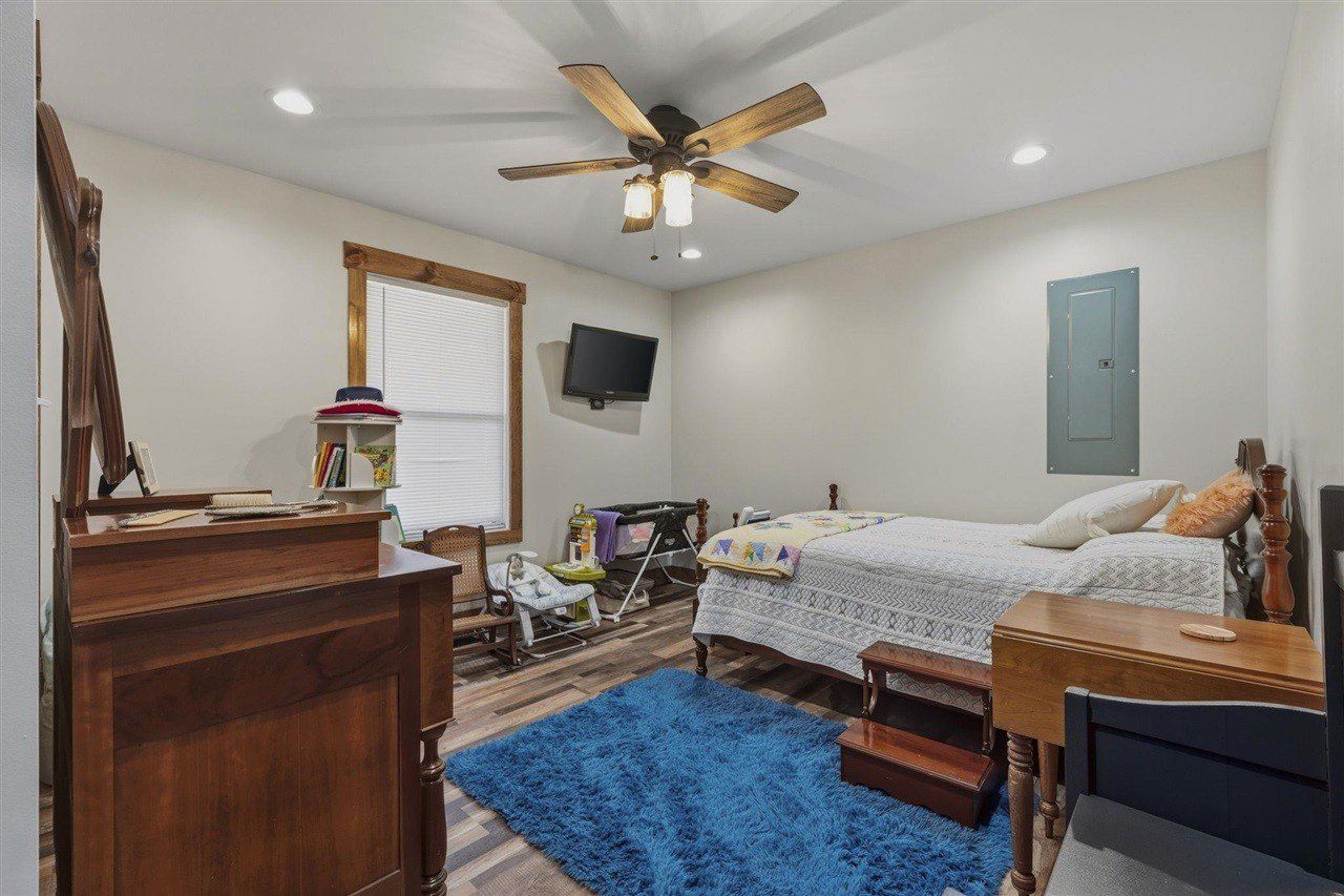 1775 Dimple Road. Morgantown, KY 42261