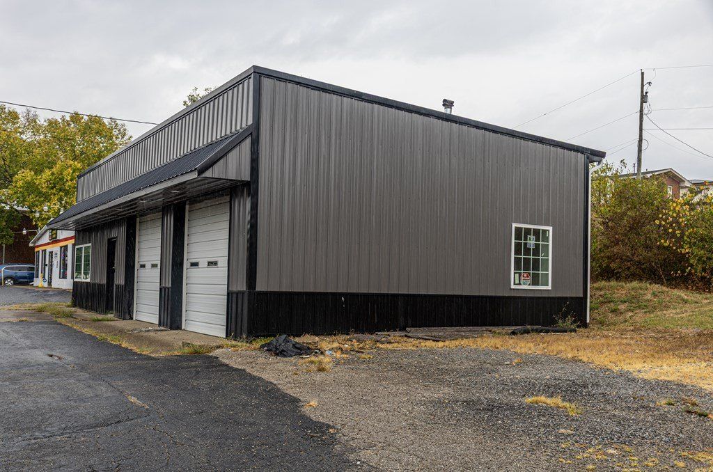 365 E Water. Flemingsburg, KY 41041