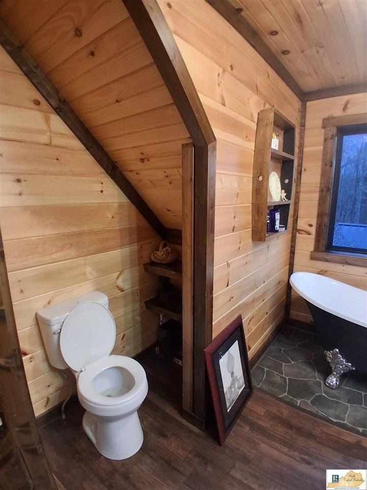 945 Ted Logsdon Road. Clarkson, KY 42726