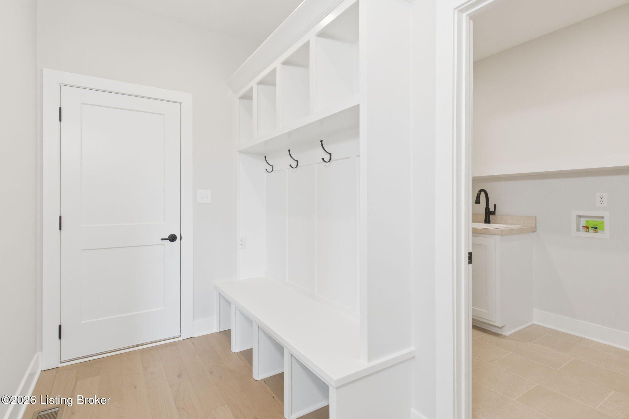 17827 Shakes Creek Dr. Fisherville, KY 40023