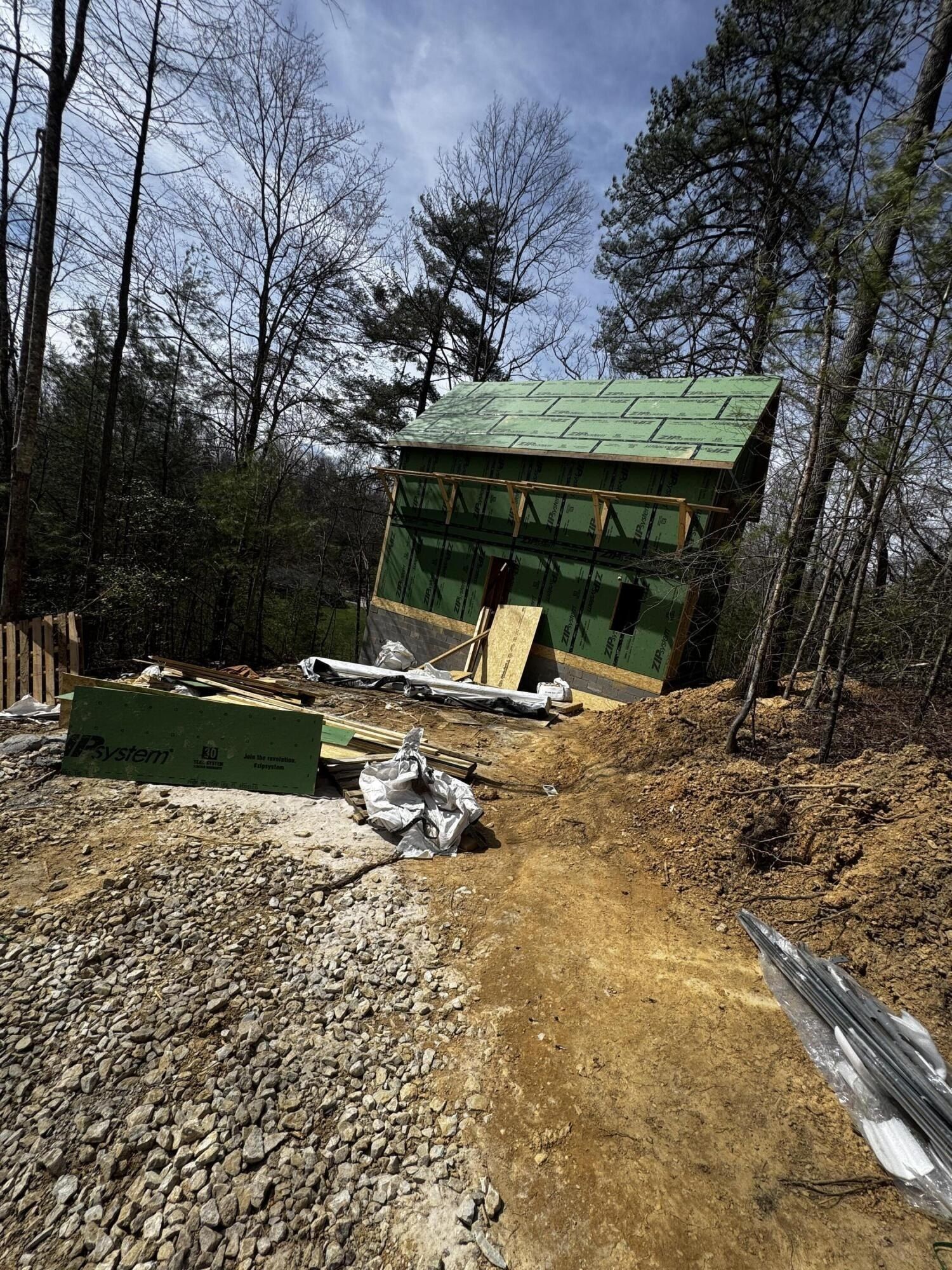 57 Middle Ridge Road. Campton, KY 41301