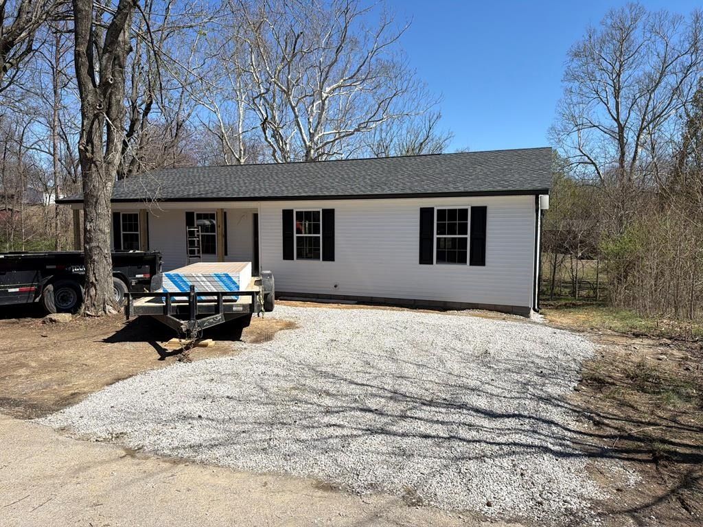 1870 S Jennings. Madisonville, KY 42431