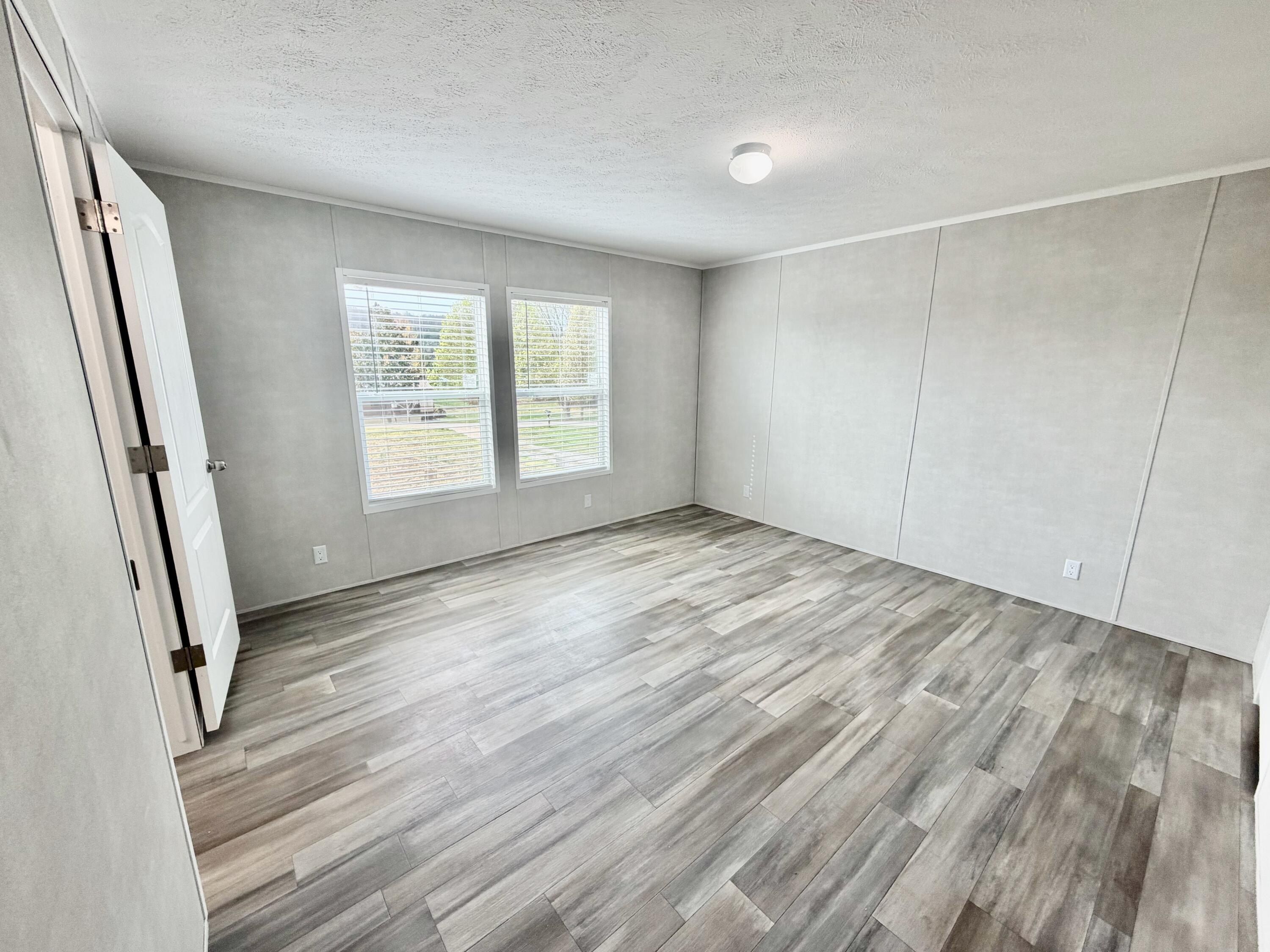 207 Rolling Cliff Drive. Bronston, KY 42518