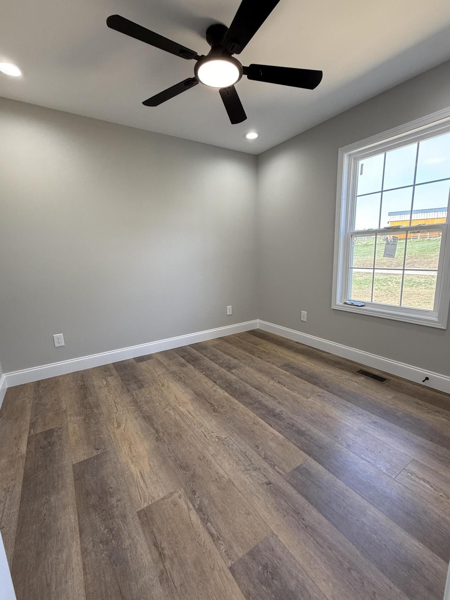 315 Hawk Creek Road. London, KY 40741