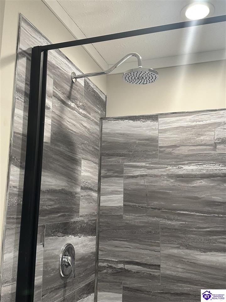 20 Drew Lane. Campbellsville, KY 42718