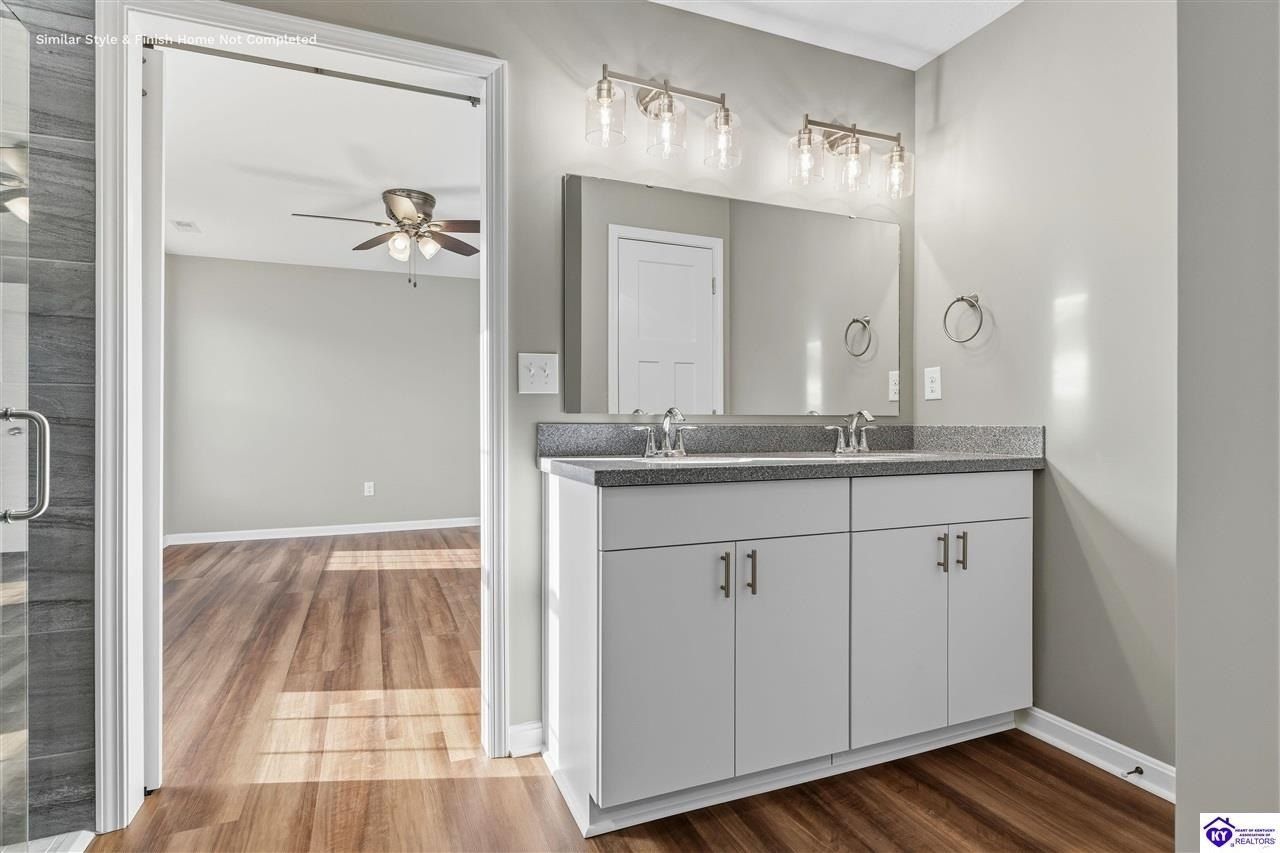 37 Paislynne Court. Brandenburg, KY 40108