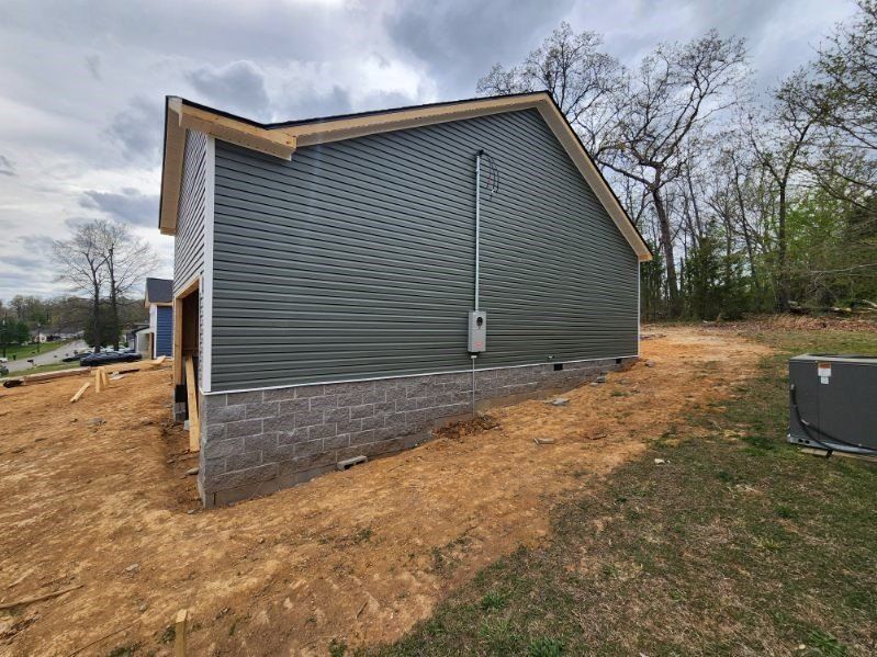 320 Pine Hill Dr. Hopkinsville, KY 42240