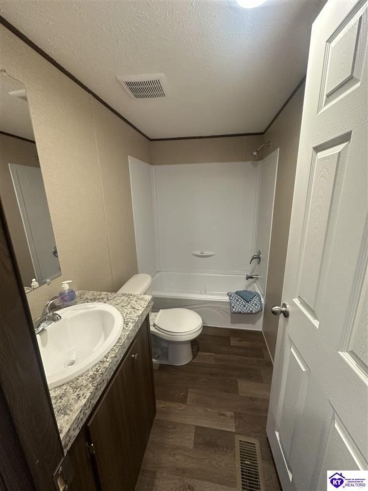 104 N Center Street. Irvington, KY 40146