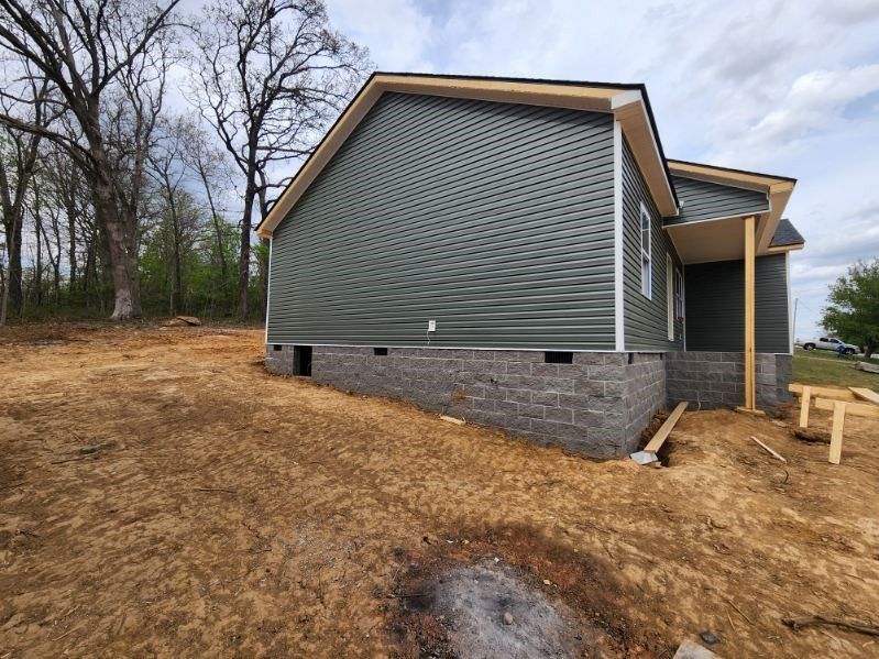 320 Pine Hill Dr. Hopkinsville, KY 42240