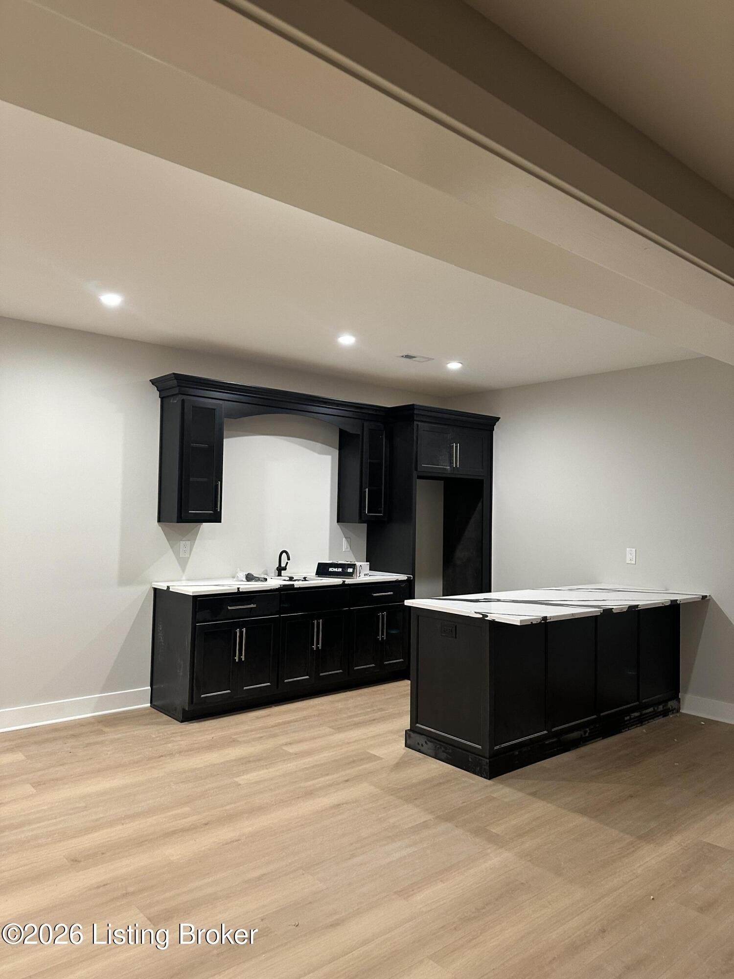 4002 Paramont Commons. Prospect, KY 40059