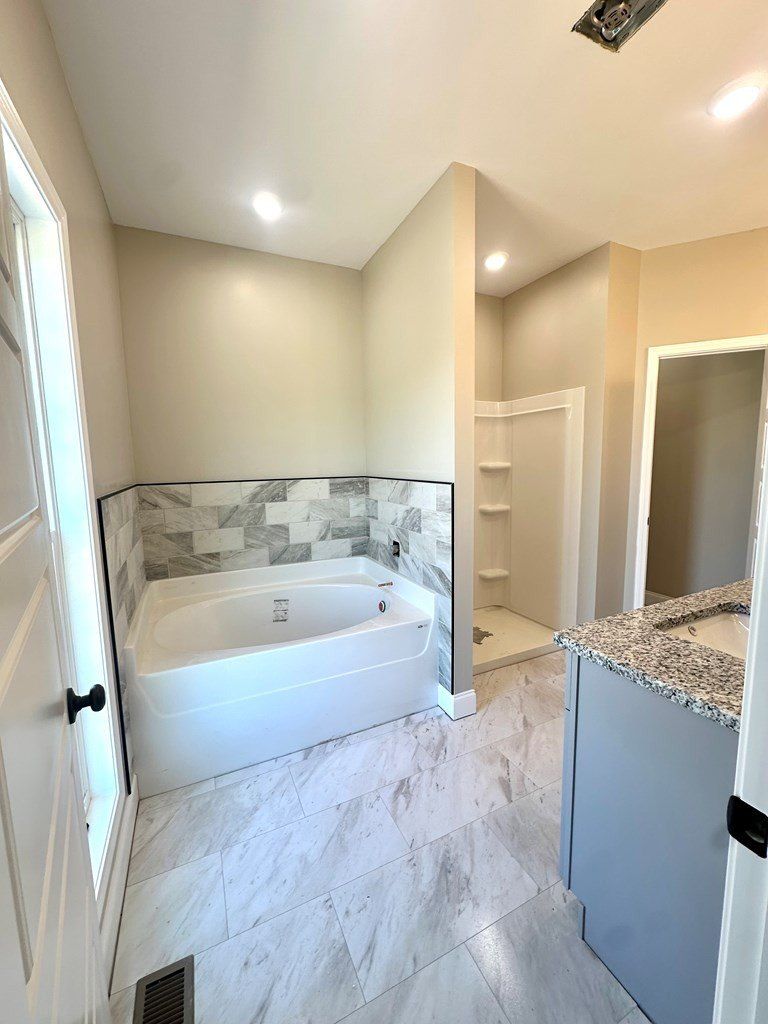 77 Bakersfield Dr. Cadiz, KY 42211