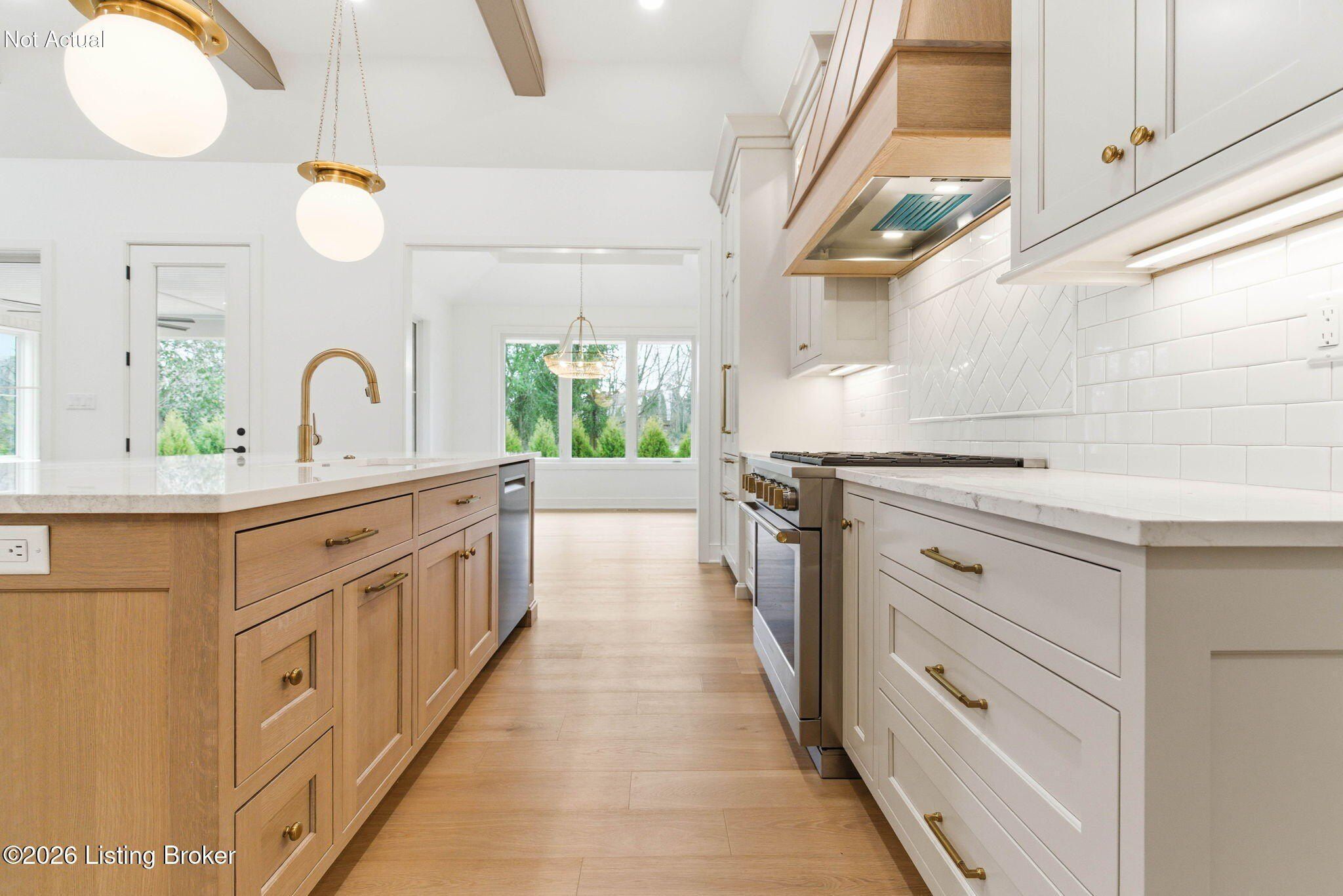 11 Springhouse Creek Ln. Louisville, KY 40245