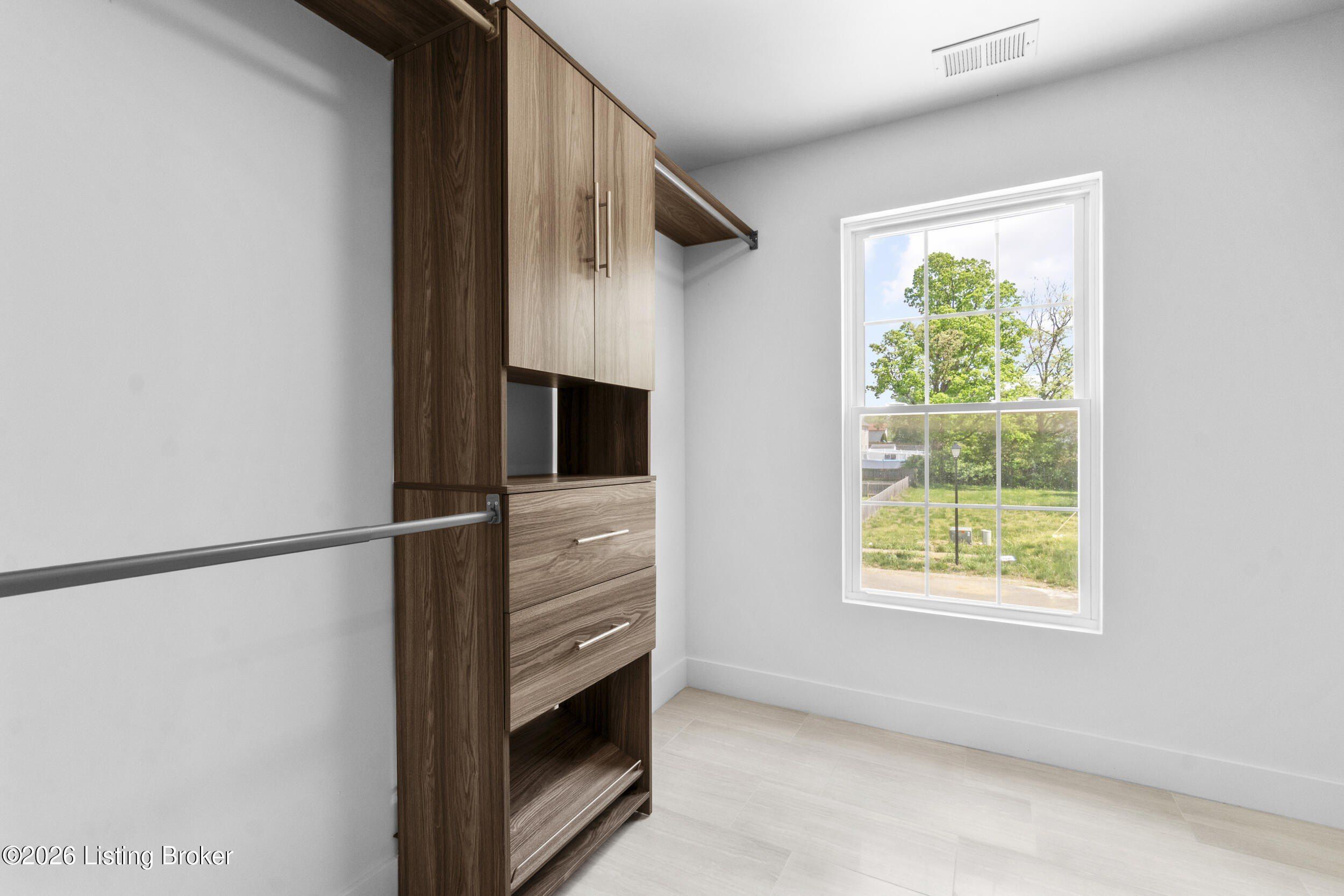 9300 River Trail Dr. Louisville, KY 40229