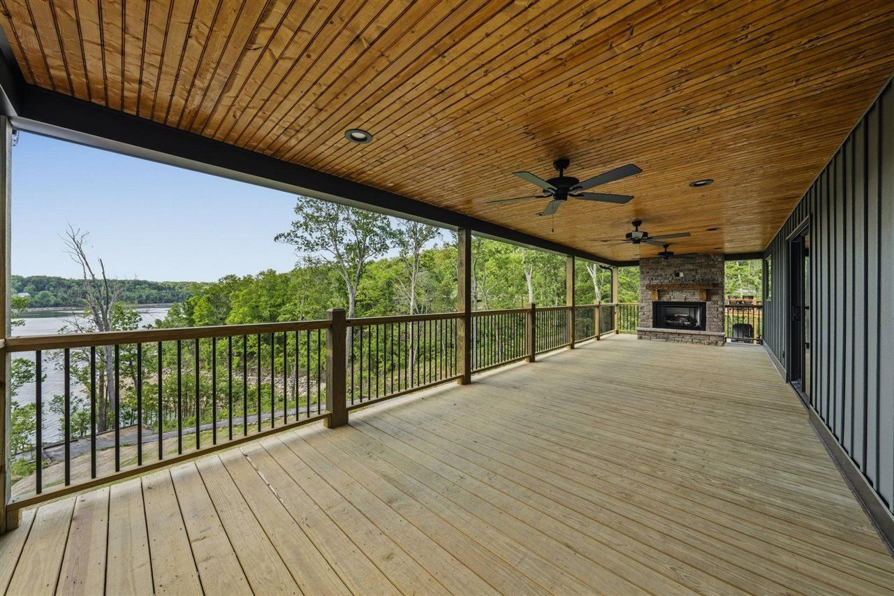 192 Twin Oaks Drive. Mammoth Cave, KY 42259