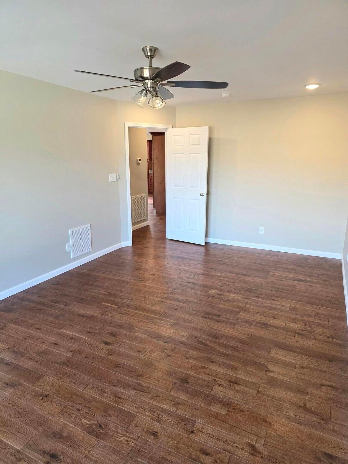 54 Emily Lane. London, KY 40744